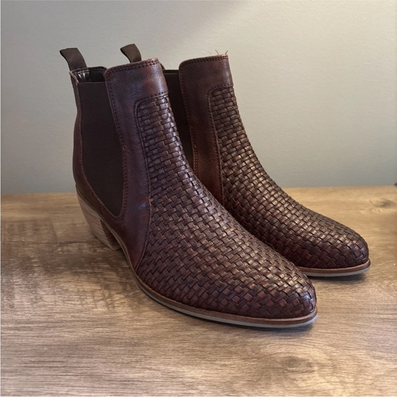 JOURNEE COLLECTION Womens Brown Skyller Almond Block Heel Leather Booties 10 - Picture 13 of 14